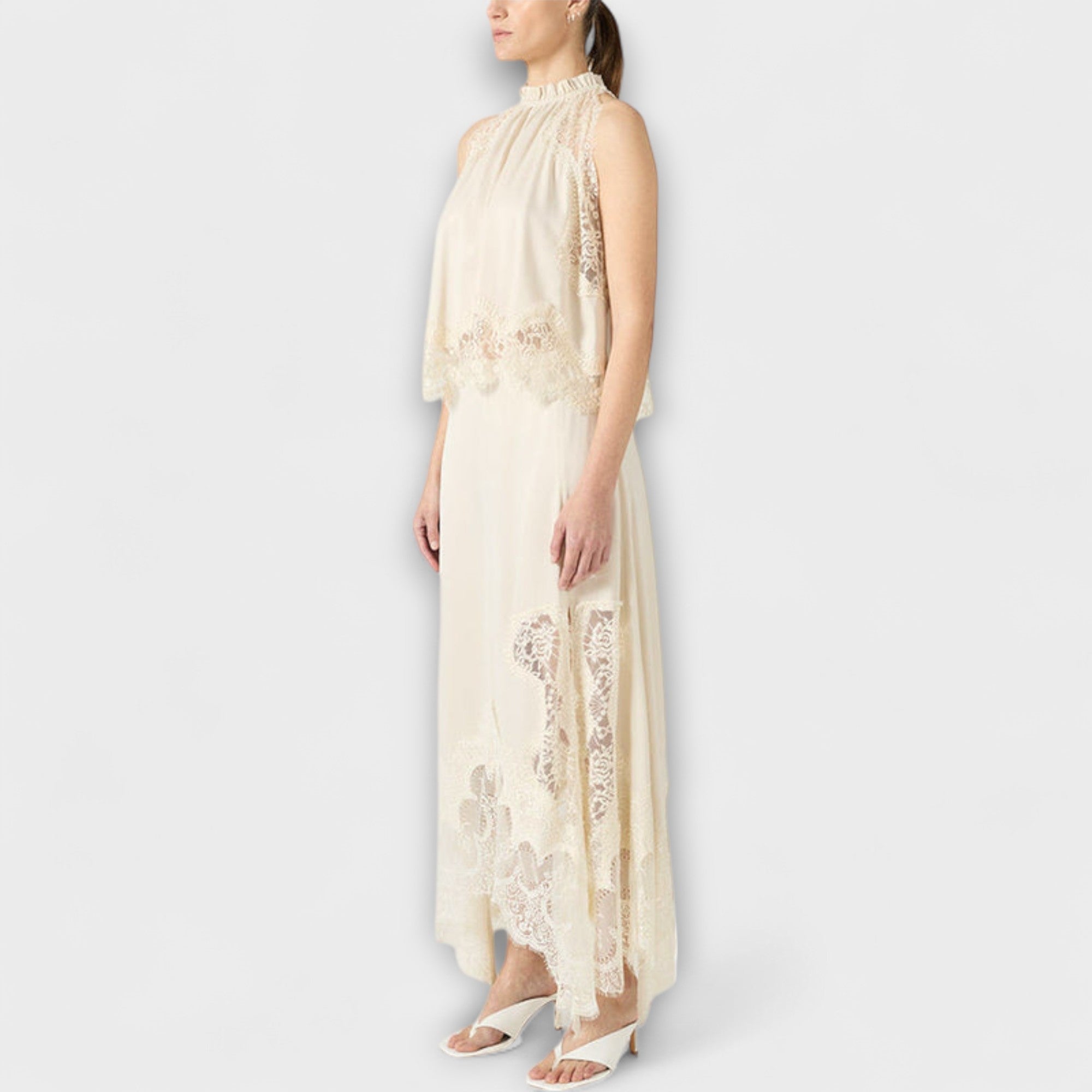 Kaia - Satijnen blouse met kant en geplooide halslijn in set