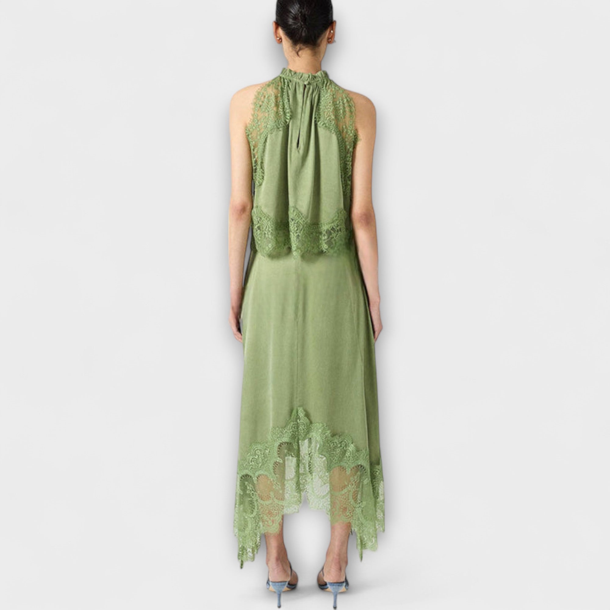Kaia - Satijnen blouse met kant en geplooide halslijn in set
