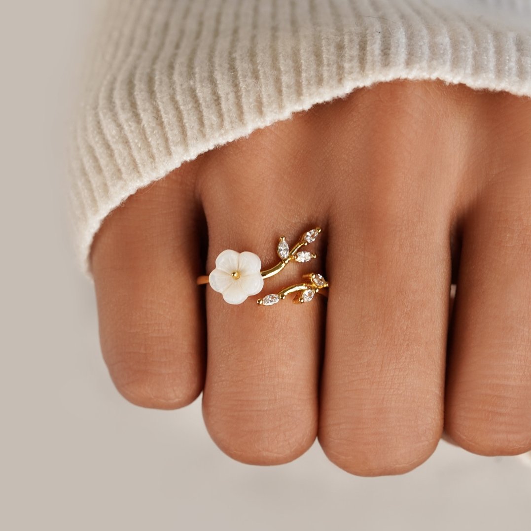 Rise - Ring met witte bloemen
