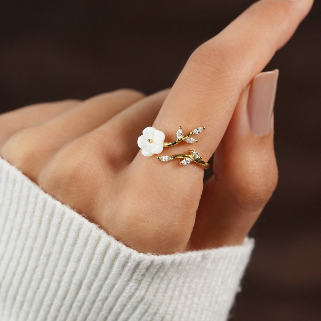 Rise - Ring met witte bloemen