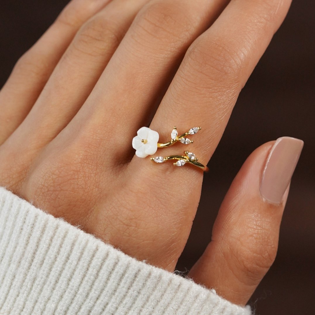 Rise - Ring met witte bloemen